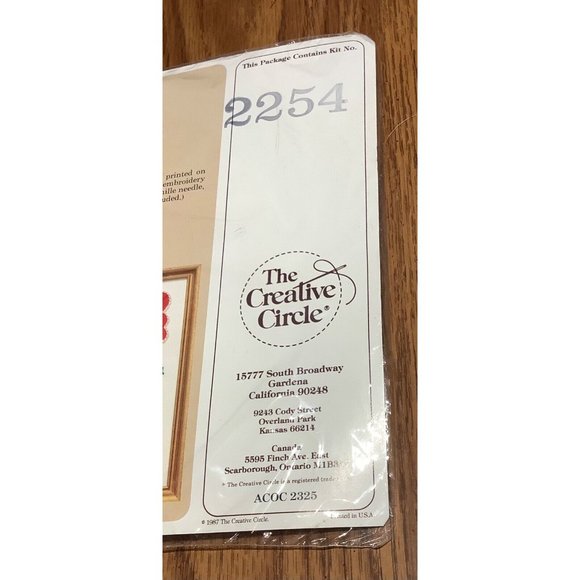 Vintage 1987 The Creative Circle 2254 and 2325 Christmas embroidery kits - Picture 6 of 7